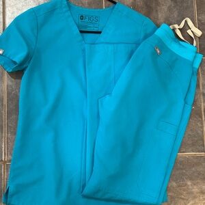 Figs Vibrant Blue Scrub Set